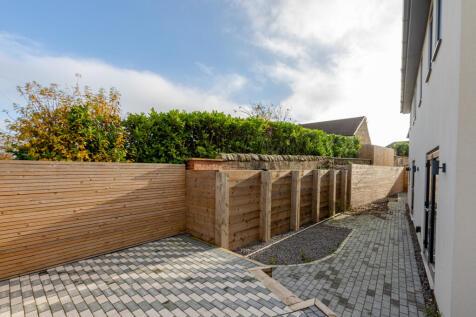 Outside Area / Courtyard