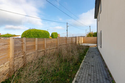 Outside Area / Courtyard