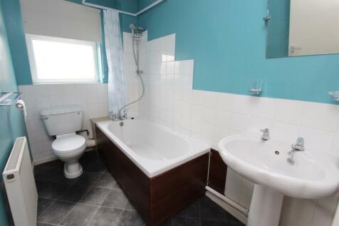189 PEN Y CAE BATHROOM.jpg