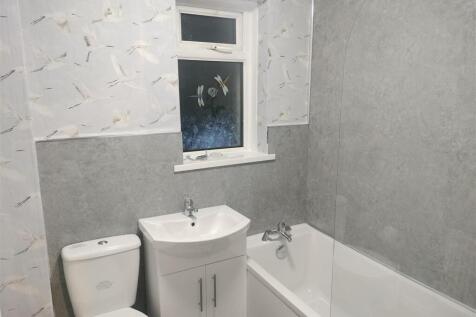 9 penclwydd bathroom photo.jpg