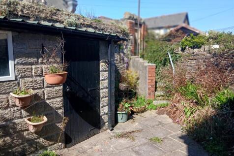 2 east avenue garden ...jpg