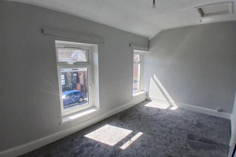 6 llwyn on street bedroom one.jpg