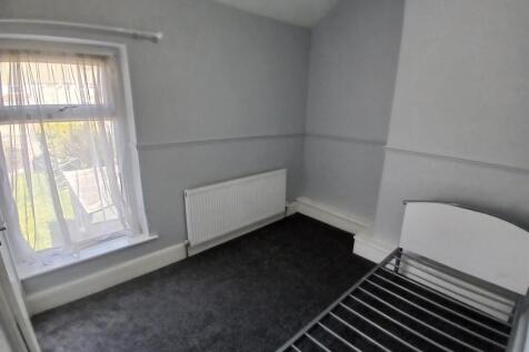 6 llwyn on street bedroom two..jpg