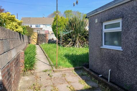 6 llwyn on street garden.jpg