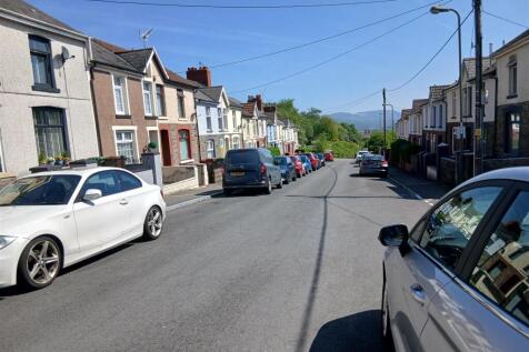 6 llwyn on street road view.jpg