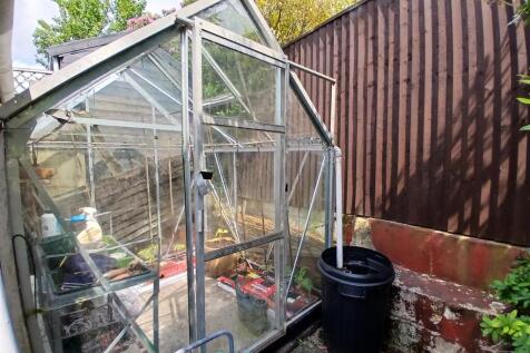 110 porset drive glass house.jpg