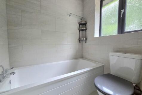 26 morgraig bathroom.jpg