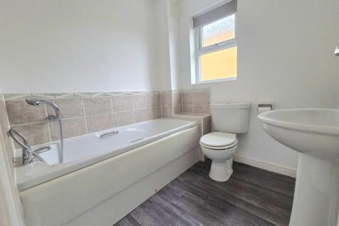 Bathroom 1.jpg