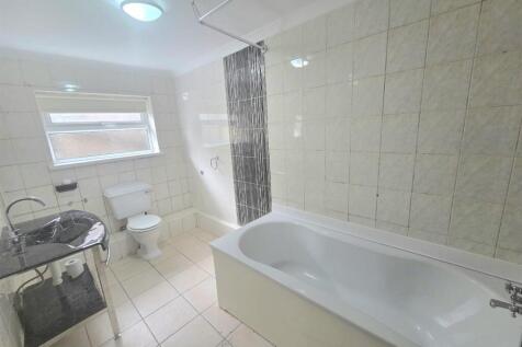 Bathroom 2.jpeg