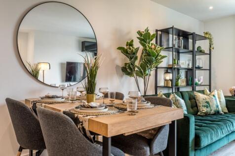 Lampton Parkside Dining table 2