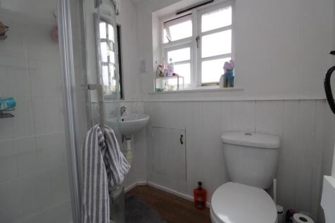 Ensuite.JPG