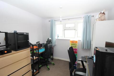 Bedroom 2.JPG