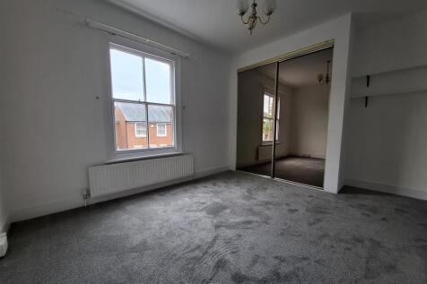 Bedroom 1.jpg