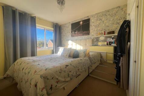 Bedroom 1.jpg