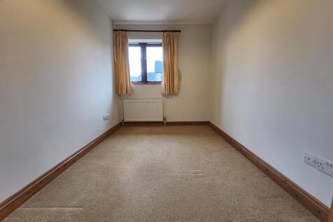 Bedroom 2.jpg