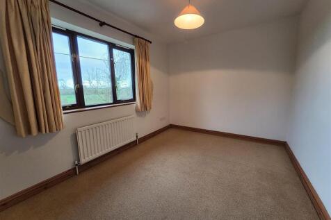 Bedroom 4.jpg