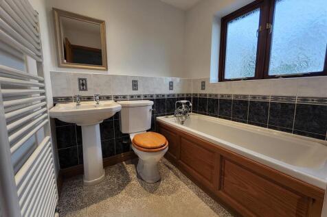 Family Bathroom.jpg