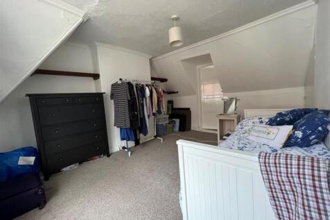 Bedroom 1.jpg