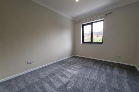 Bedroom 1.jpg