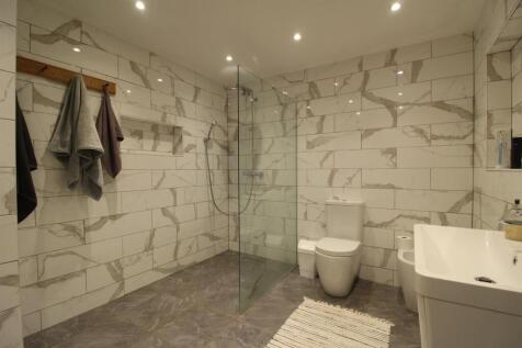 Shower Room.JPG