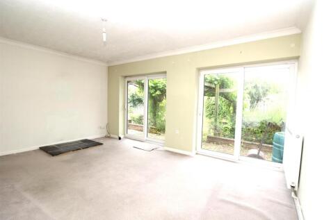 Lounge 3.JPG