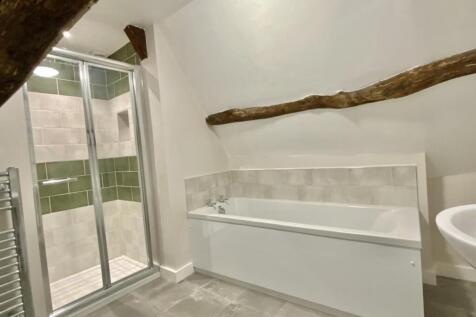 En-suite (Second Floor)