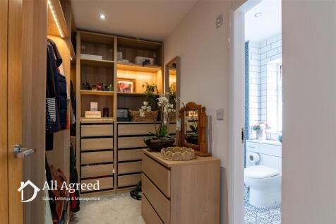 DRESSING ROOM