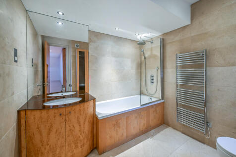 Second bedroom en...