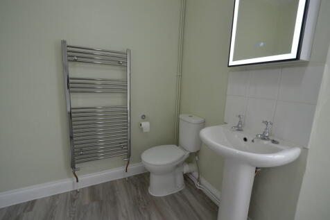 First floor bathr...