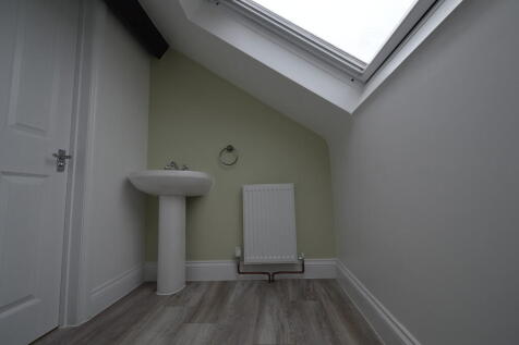 Top Floor Cloakro...