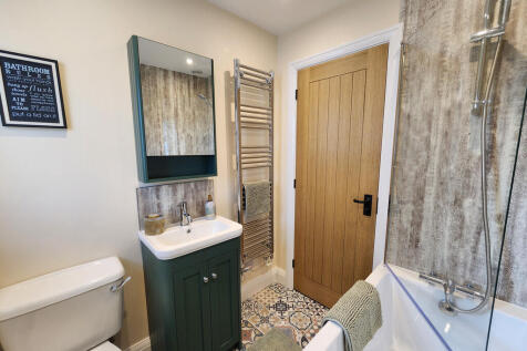 Ground floor bath...