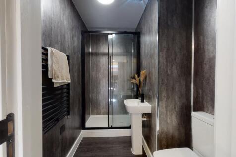 Flat 1 Room E Bathro