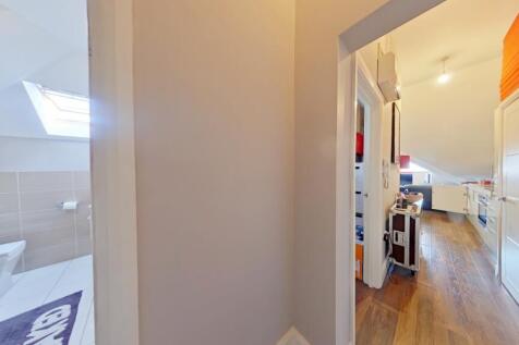 Entrance Hallway (11)