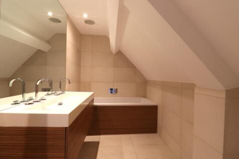 Upper floor bathroom