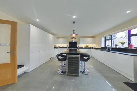 LOUNGE - KITCHEN