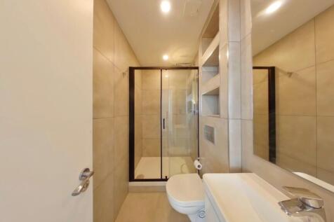 Ensuite (bedroom 3)
