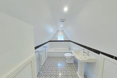 En-Suite Bathroom 