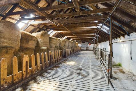 Straw Shed (22.02m x 8.41m)