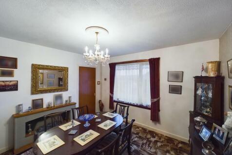 FORMAL DINING