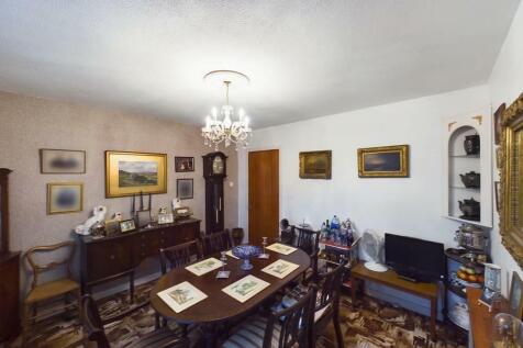 FORMAL DINING