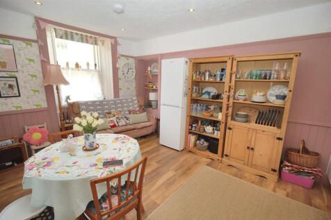 KITCHEN-DINER