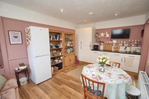 KITCHEN-DINER