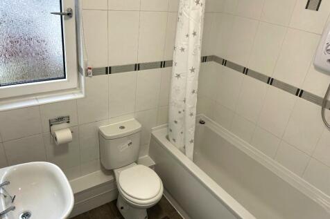 Bathroom 2.1m x 2.1m