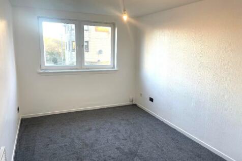 Lounge 4.2m x 2.7m