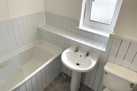 Bathroom 2.0m x 2.0m