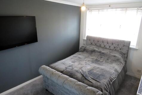 Bed 2. 4.1m x 2.8m