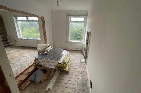 Bed 3. 3.5m x 2.9m