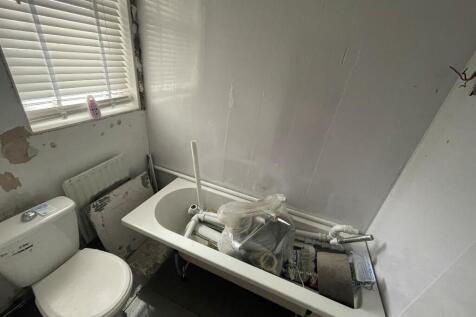 Bathroom 2.1m x 1.4m