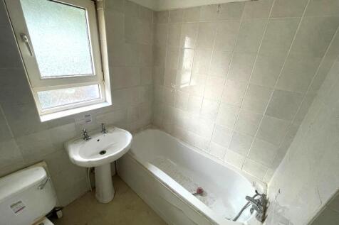 Bathroom 2.0m x 1.8m