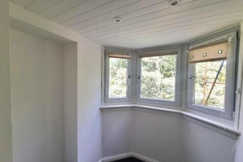 Bed 3. Window area